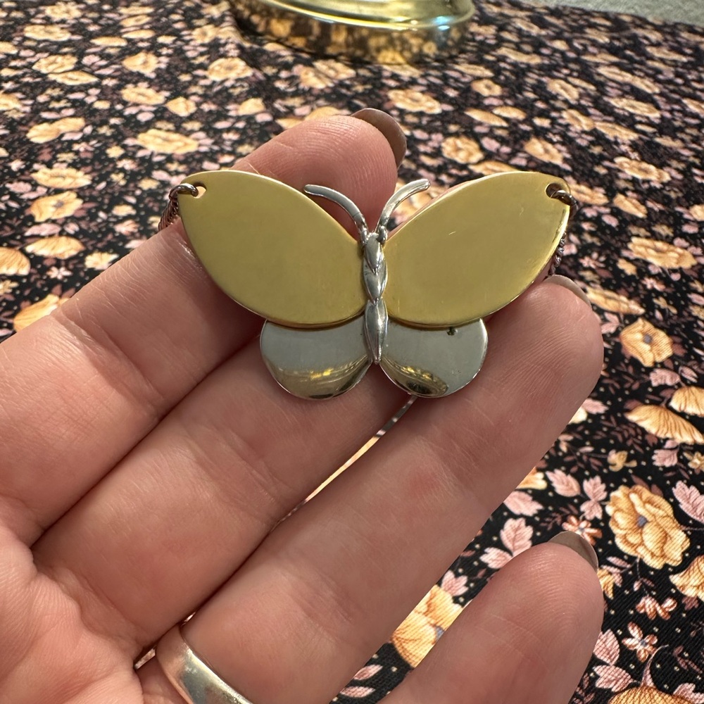 Avon Vintage Gold and Silver Butterfly Signed Pendant Necklace. - Picture 2 of 6